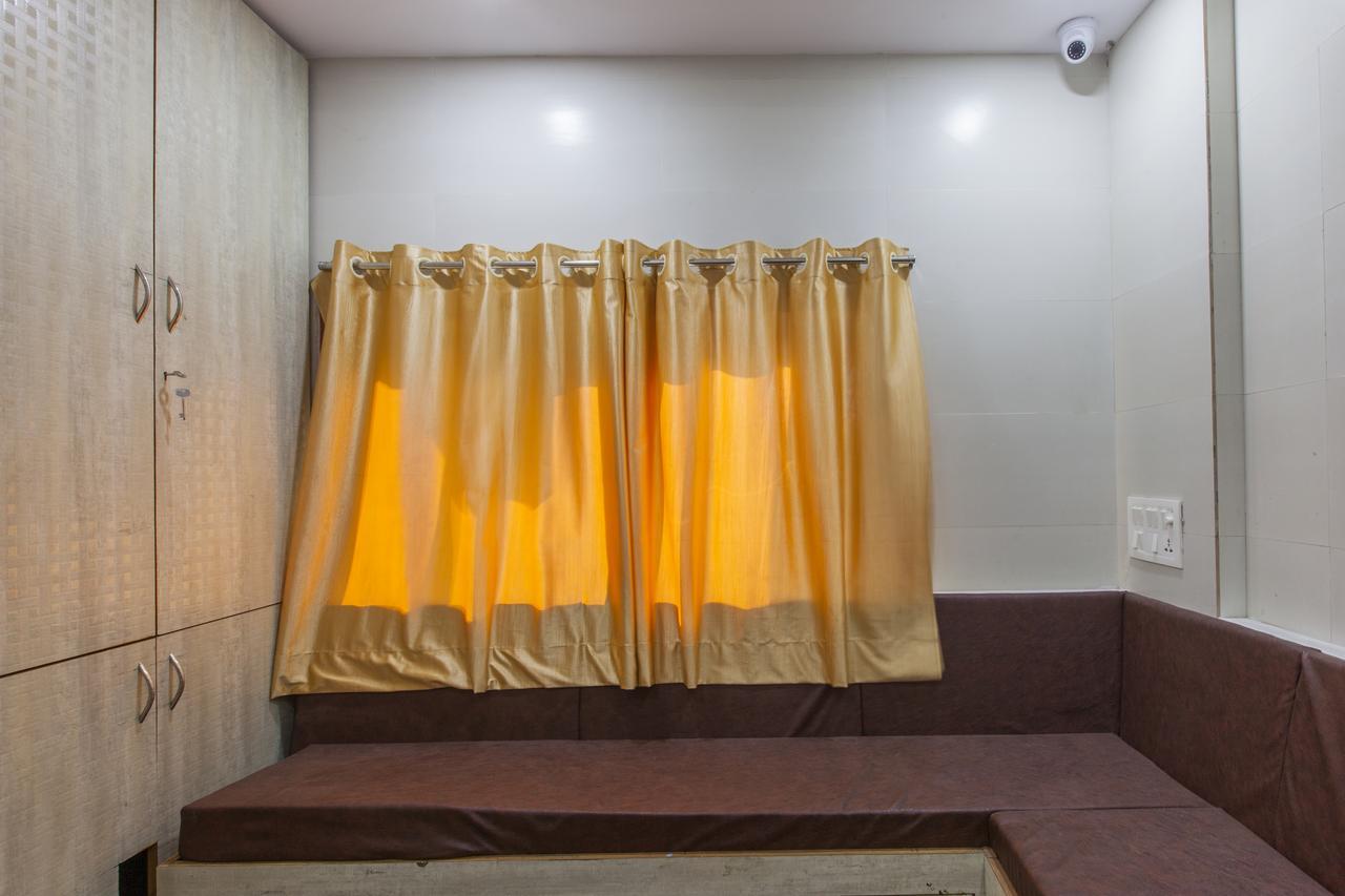 Abza Deluxe Dormitory Mumbai Exteriör bild